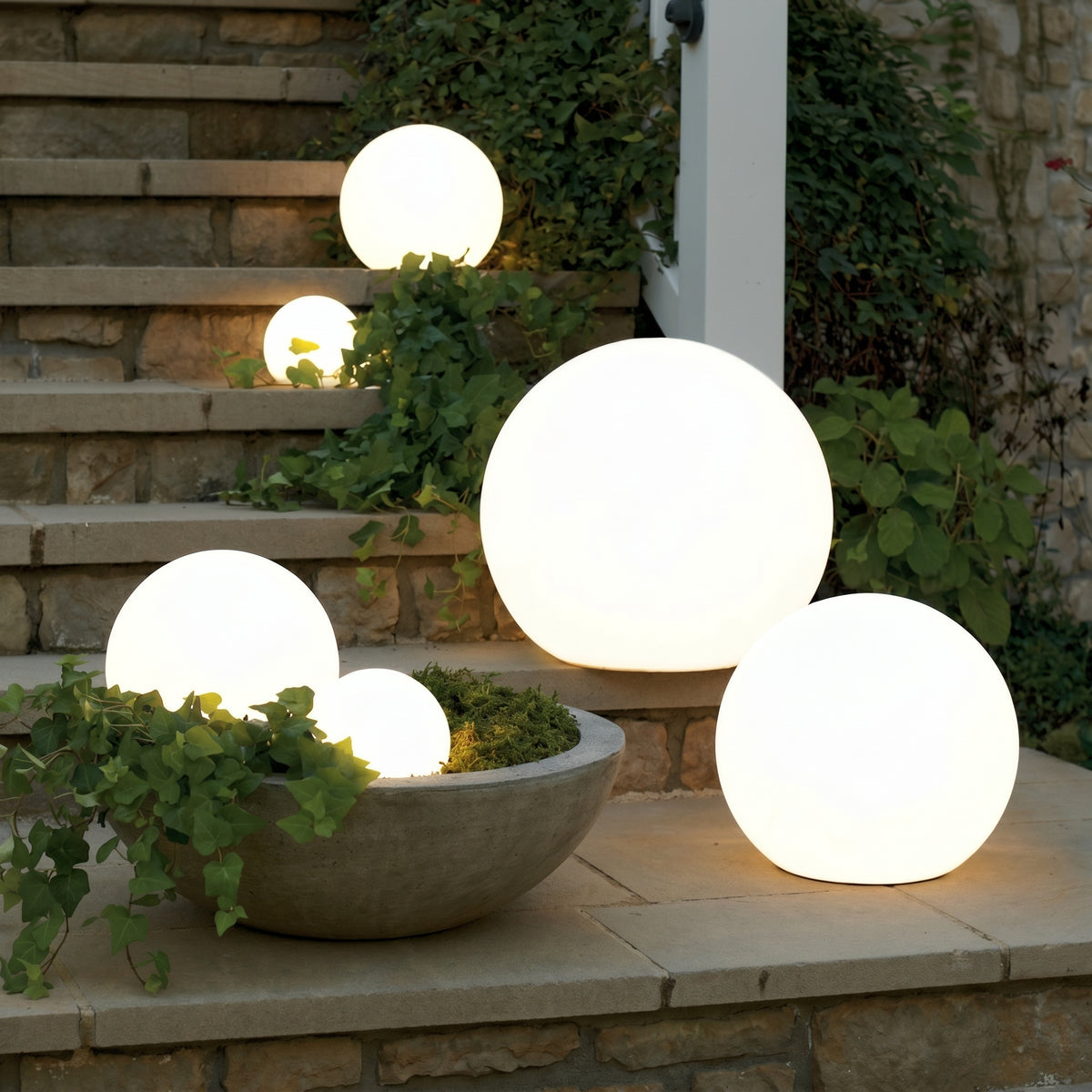 Solar Garden Orb – Wireless Outdoor Light